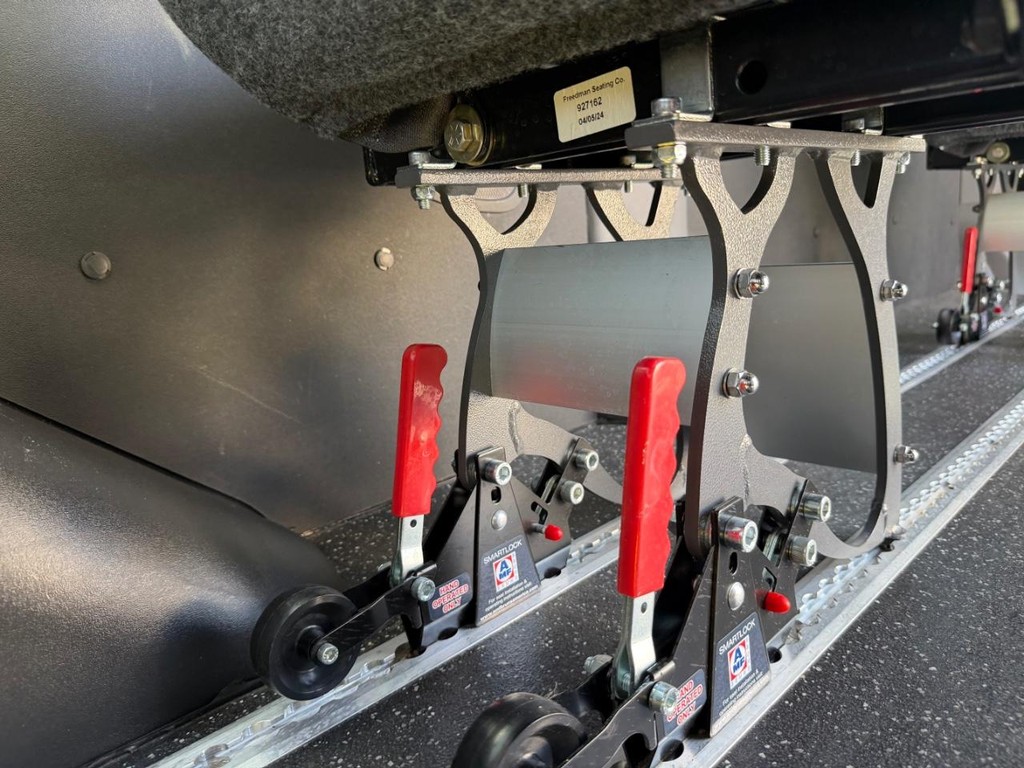 Ford Transit 350 Vehicle Full-screen Gallery Image 58