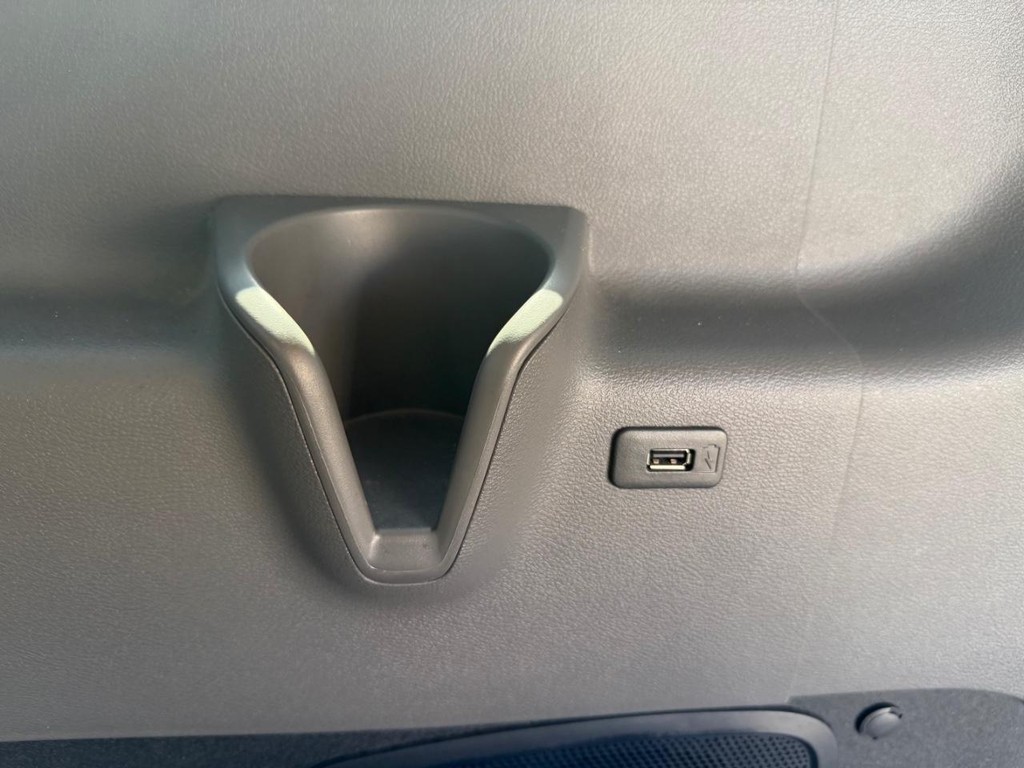 Ford Transit 350 Vehicle Full-screen Gallery Image 59