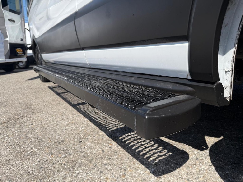 Ford Transit 350 Vehicle Full-screen Gallery Image 62