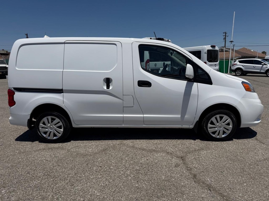 Nissan NV200 Vehicle Full-screen Gallery Image 06