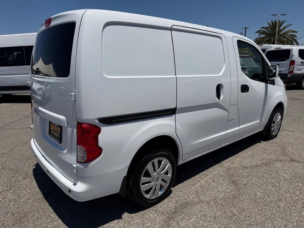 Nissan NV200 Vehicle Full-screen Gallery Image 07