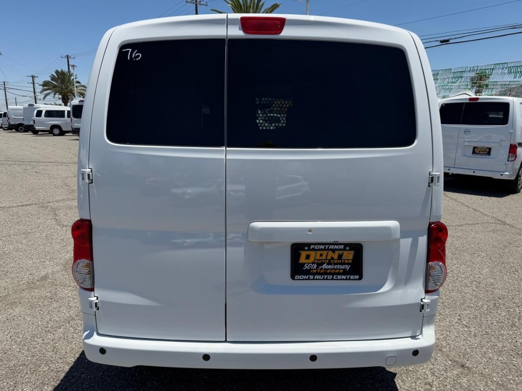 Nissan NV200 Vehicle Full-screen Gallery Image 09