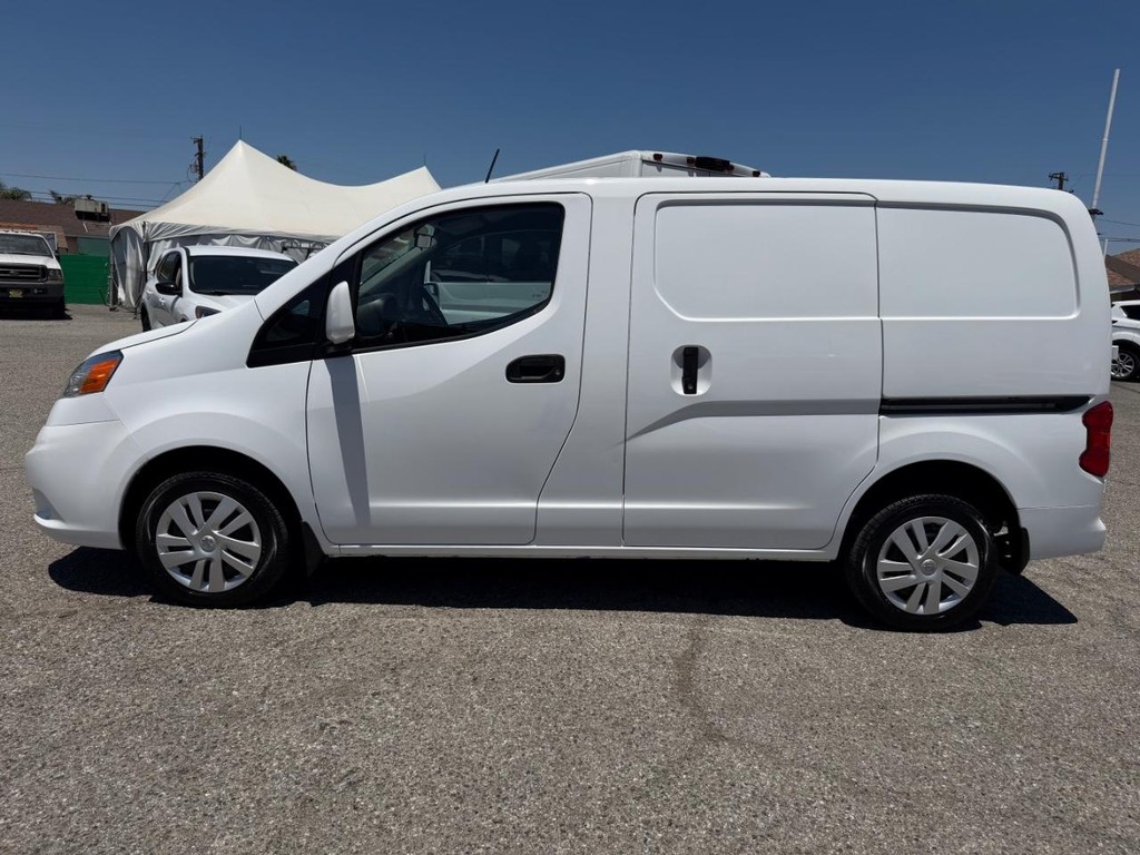 Nissan NV200 Vehicle Full-screen Gallery Image 12