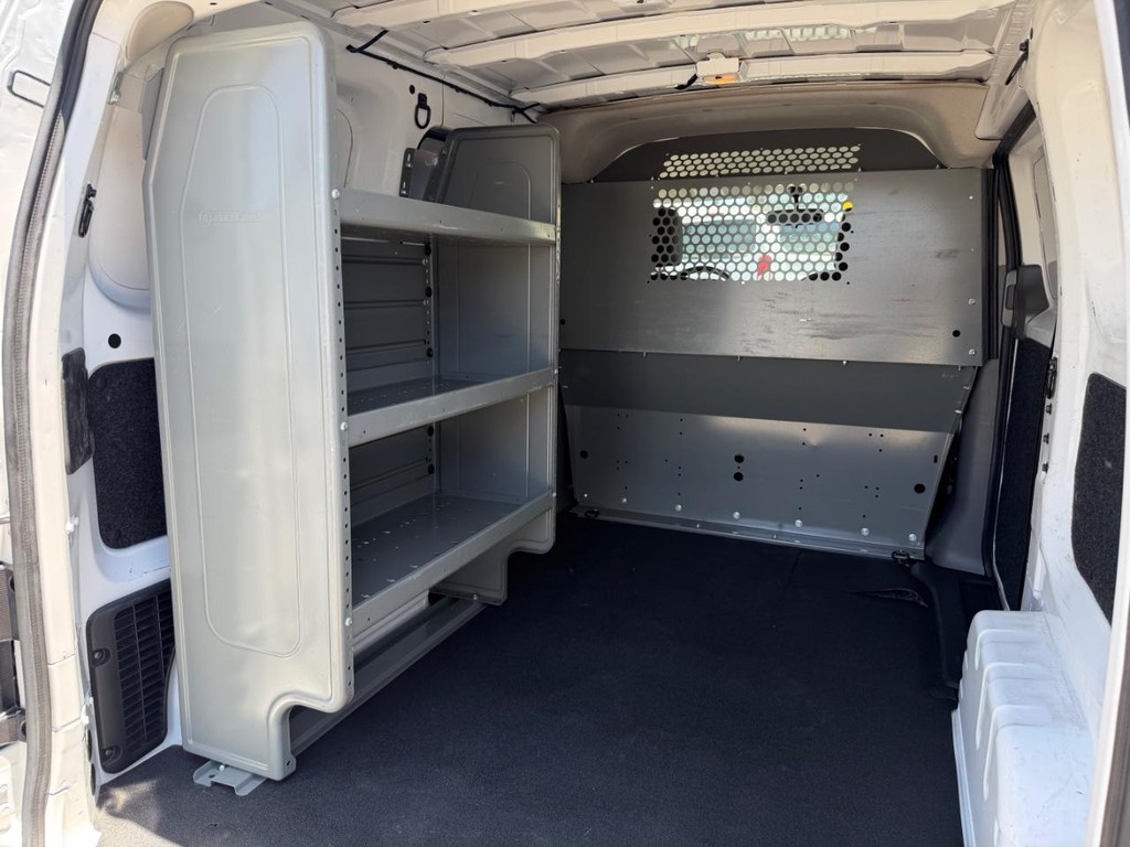 Nissan NV200 Vehicle Full-screen Gallery Image 17