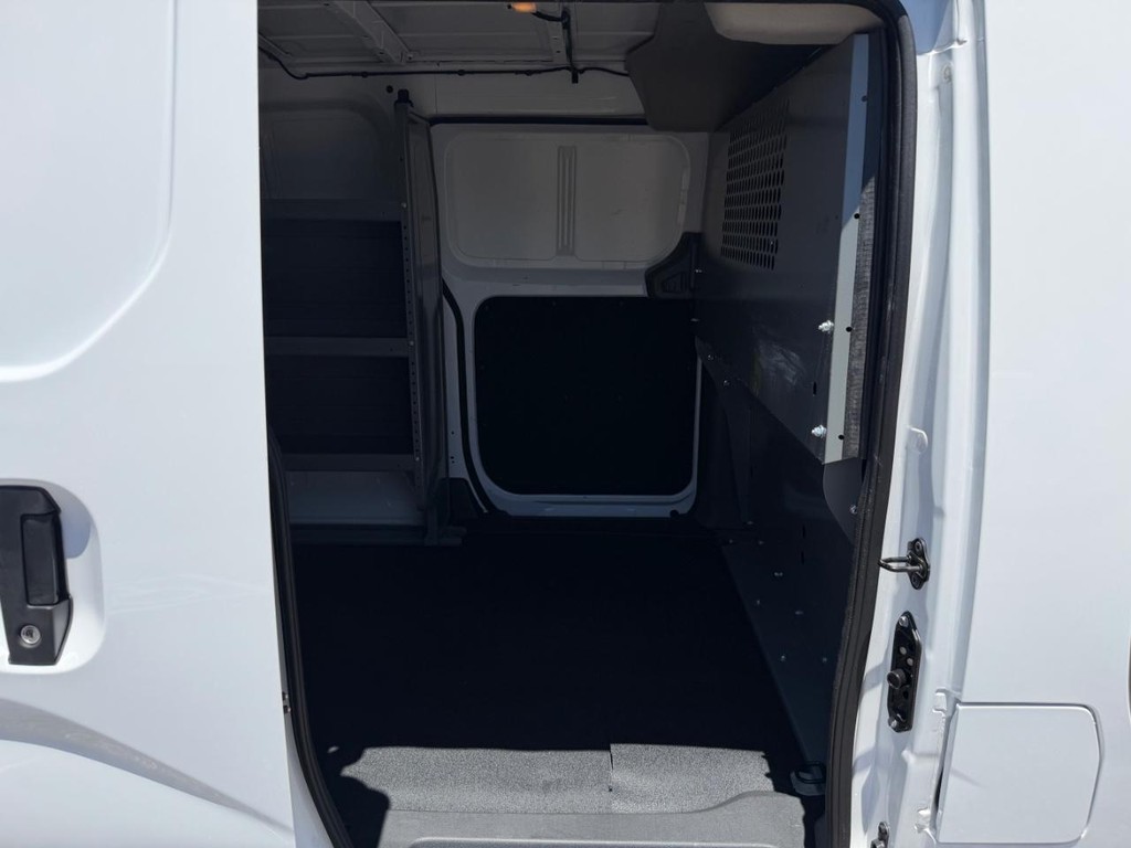 Nissan NV200 Vehicle Full-screen Gallery Image 19