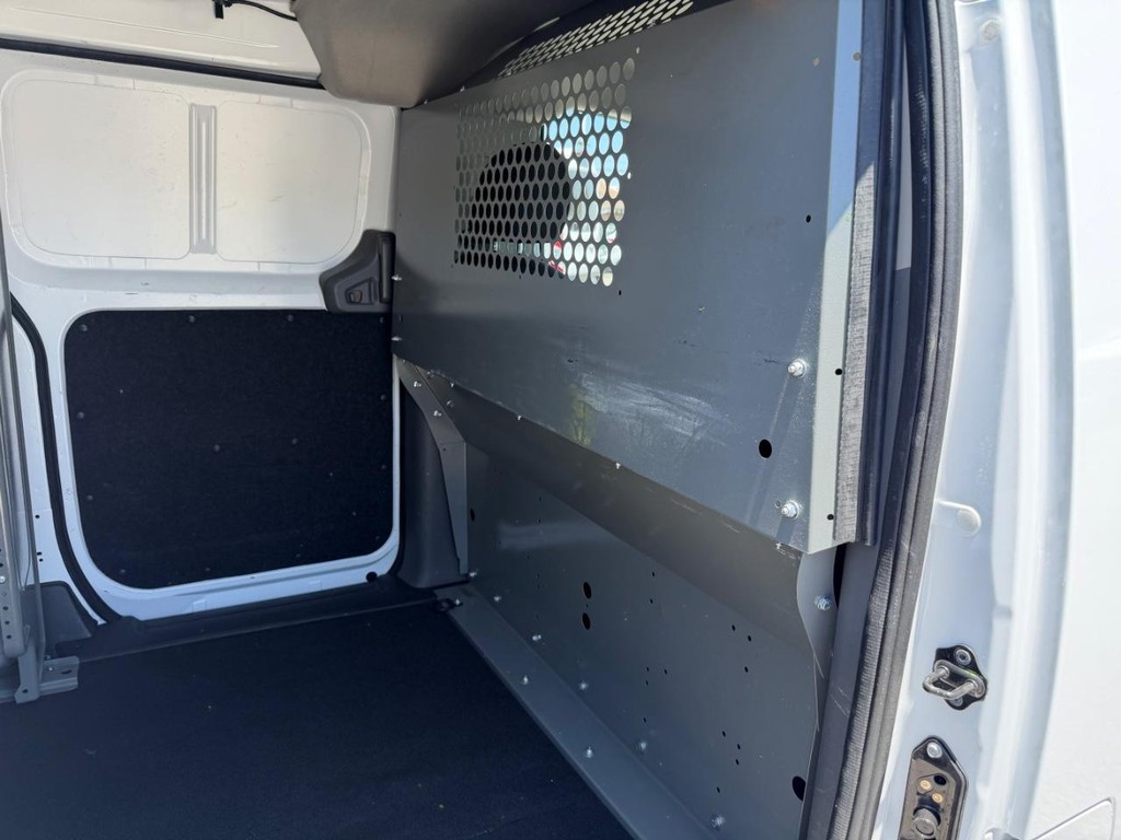 Nissan NV200 Vehicle Full-screen Gallery Image 20