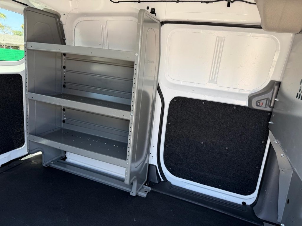Nissan NV200 Vehicle Full-screen Gallery Image 21