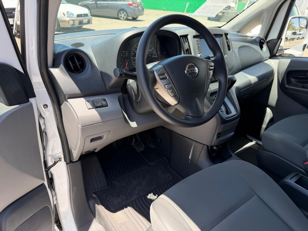 Nissan NV200 Vehicle Full-screen Gallery Image 23