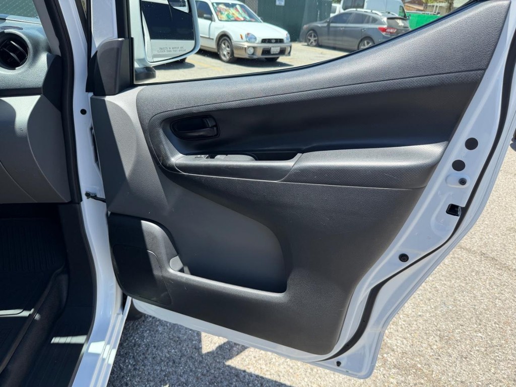 Nissan NV200 Vehicle Full-screen Gallery Image 26