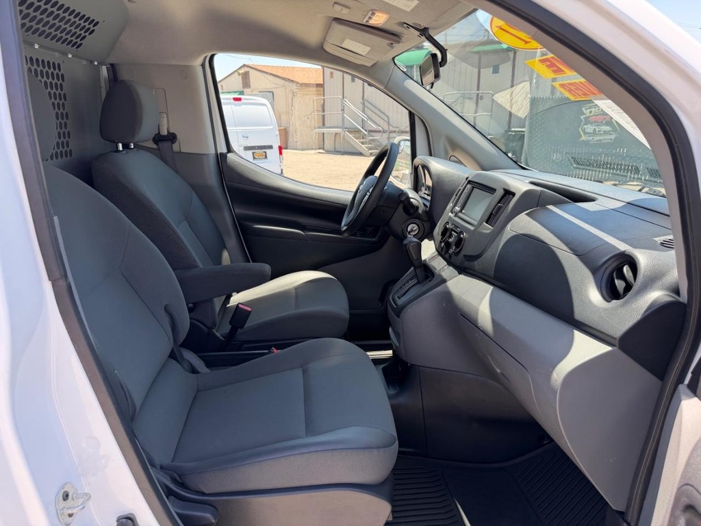 Nissan NV200 Vehicle Full-screen Gallery Image 28