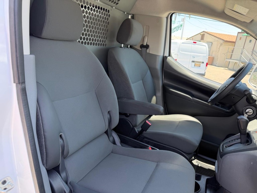 Nissan NV200 Vehicle Full-screen Gallery Image 29