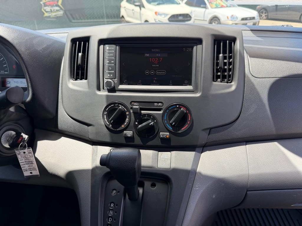 Nissan NV200 Vehicle Full-screen Gallery Image 31