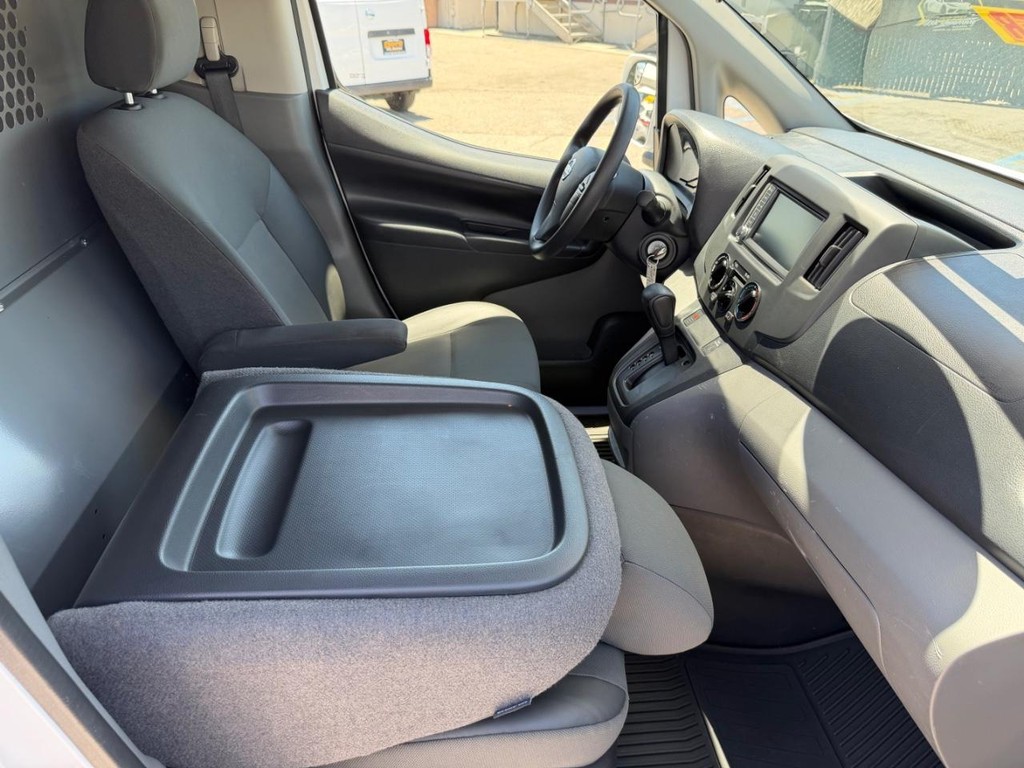 Nissan NV200 Vehicle Full-screen Gallery Image 32