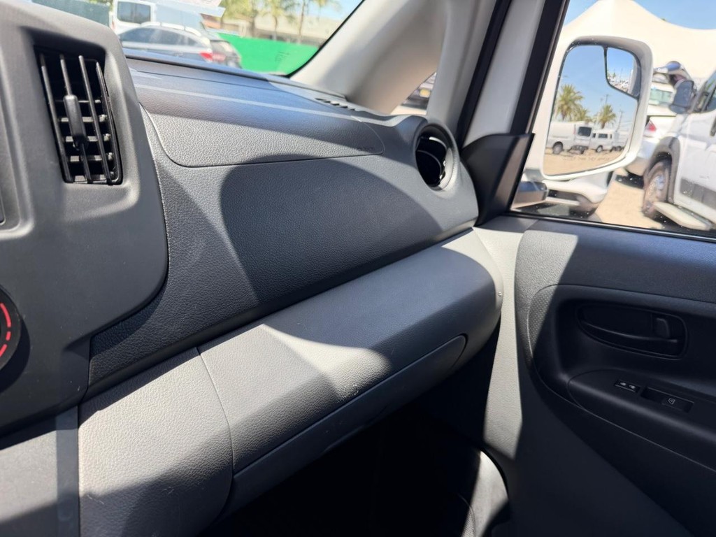 Nissan NV200 Vehicle Full-screen Gallery Image 33