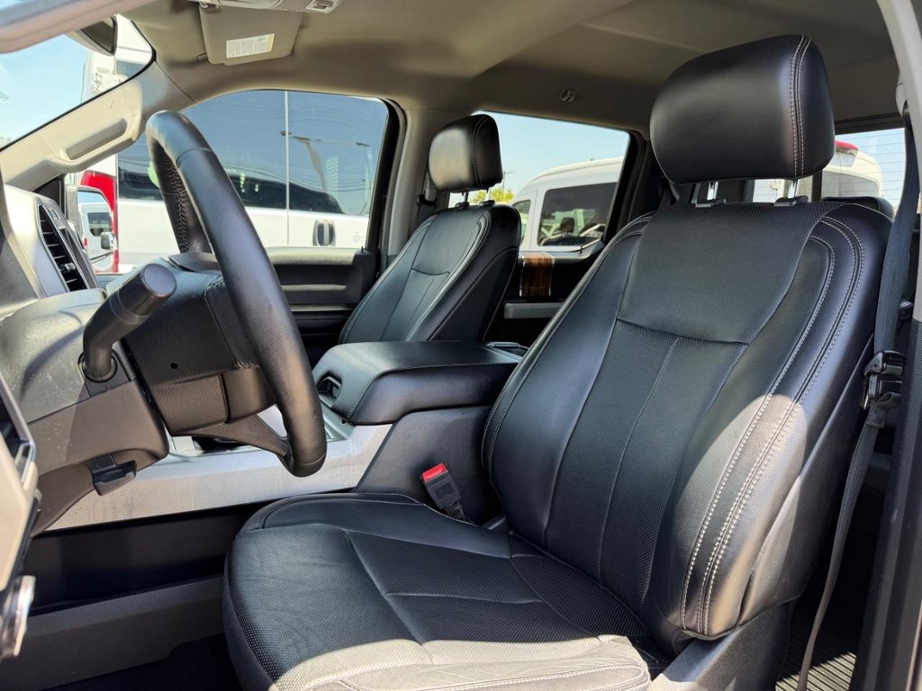 Ford F-150 Vehicle Full-screen Gallery Image 18