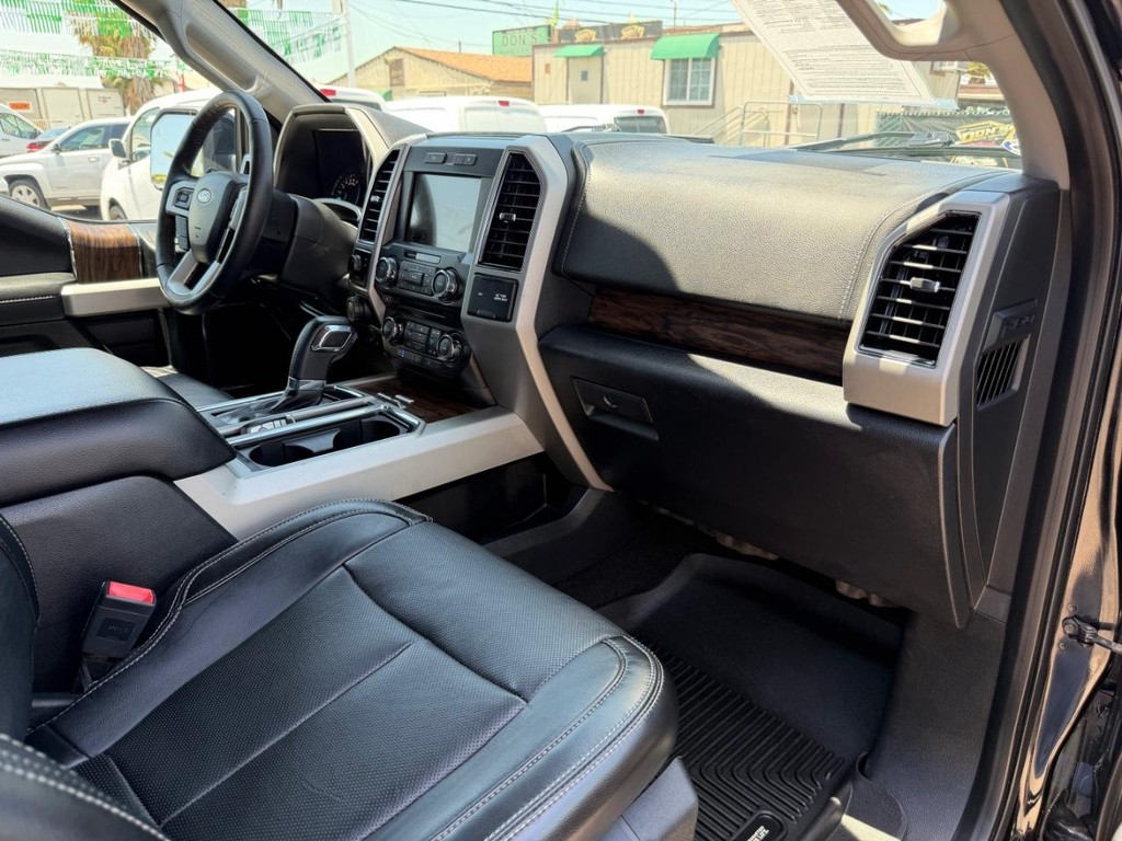 Ford F-150 Vehicle Full-screen Gallery Image 20