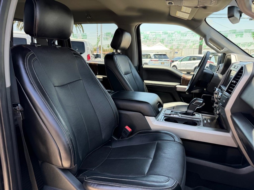 Ford F-150 Vehicle Full-screen Gallery Image 22