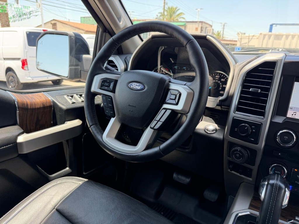 Ford F-150 Vehicle Full-screen Gallery Image 24