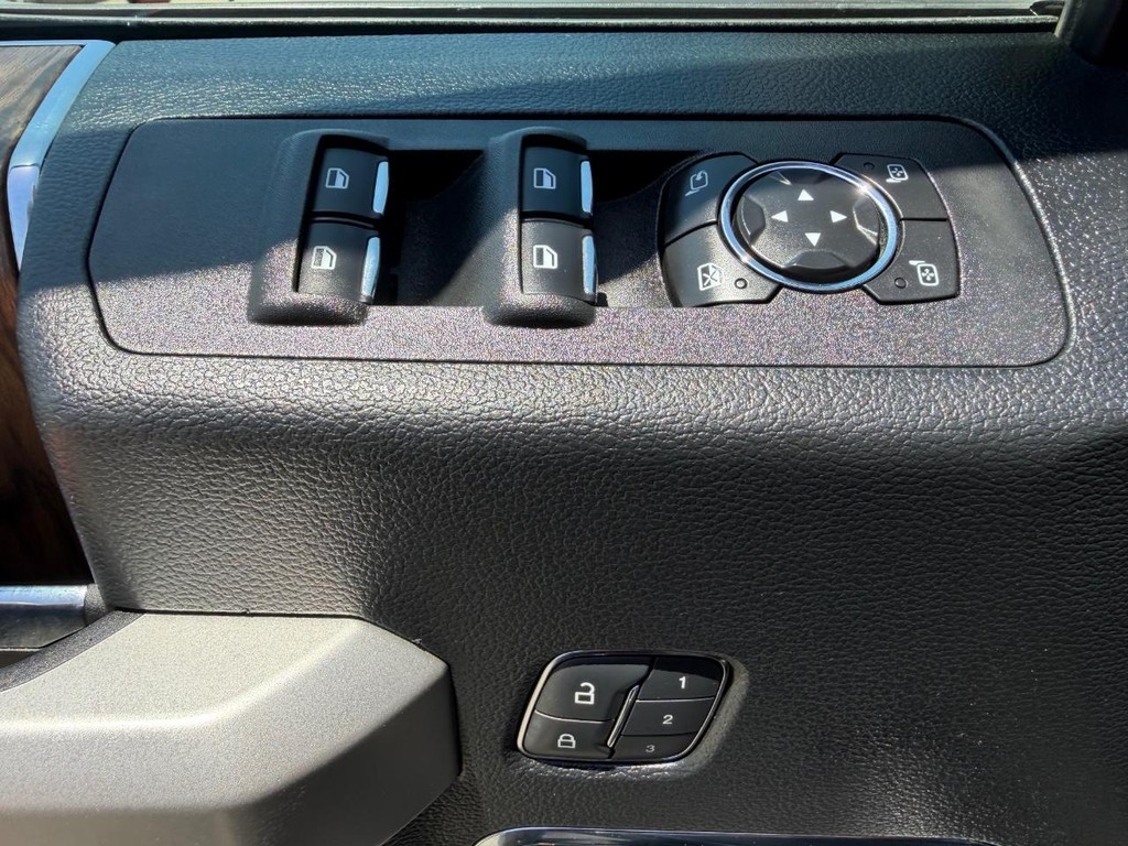 Ford F-150 Vehicle Full-screen Gallery Image 31