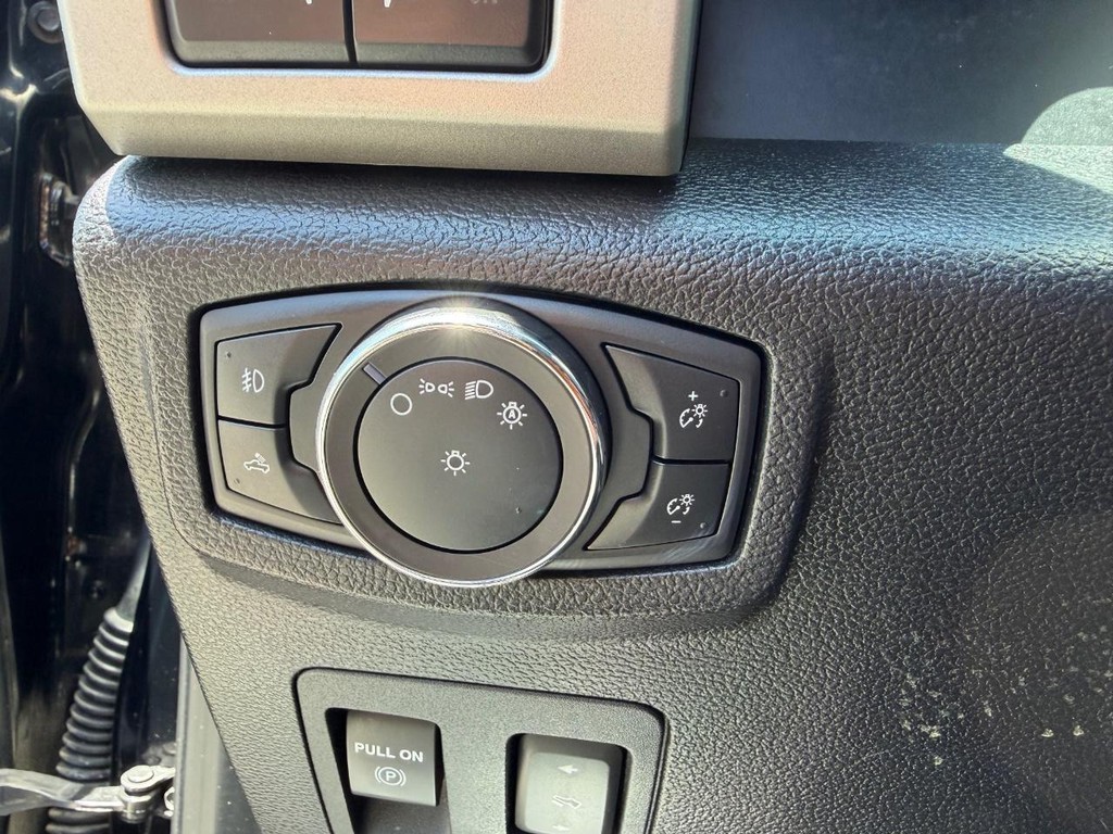 Ford F-150 Vehicle Full-screen Gallery Image 33