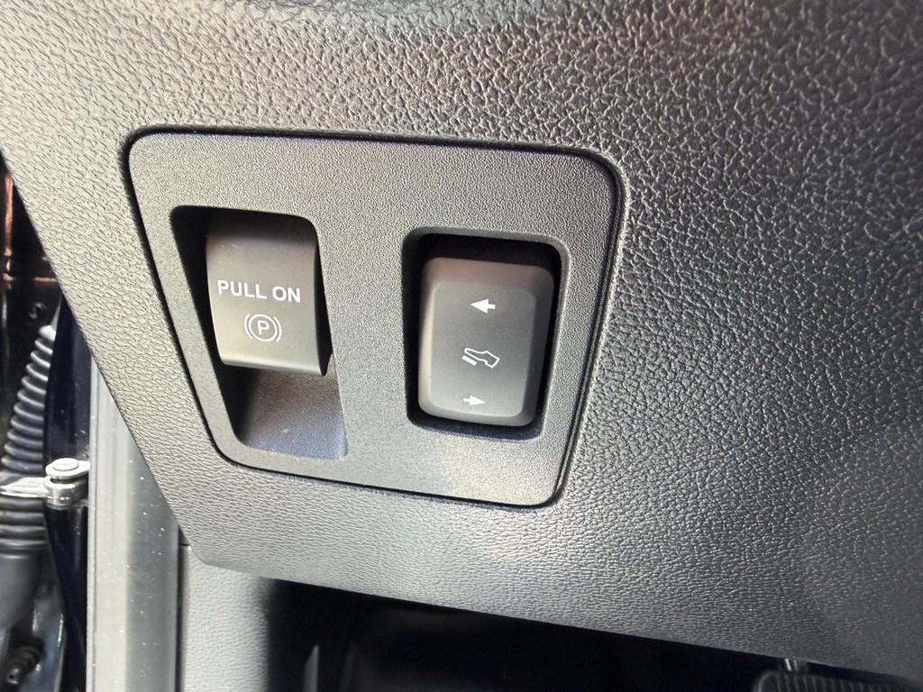 Ford F-150 Vehicle Full-screen Gallery Image 34