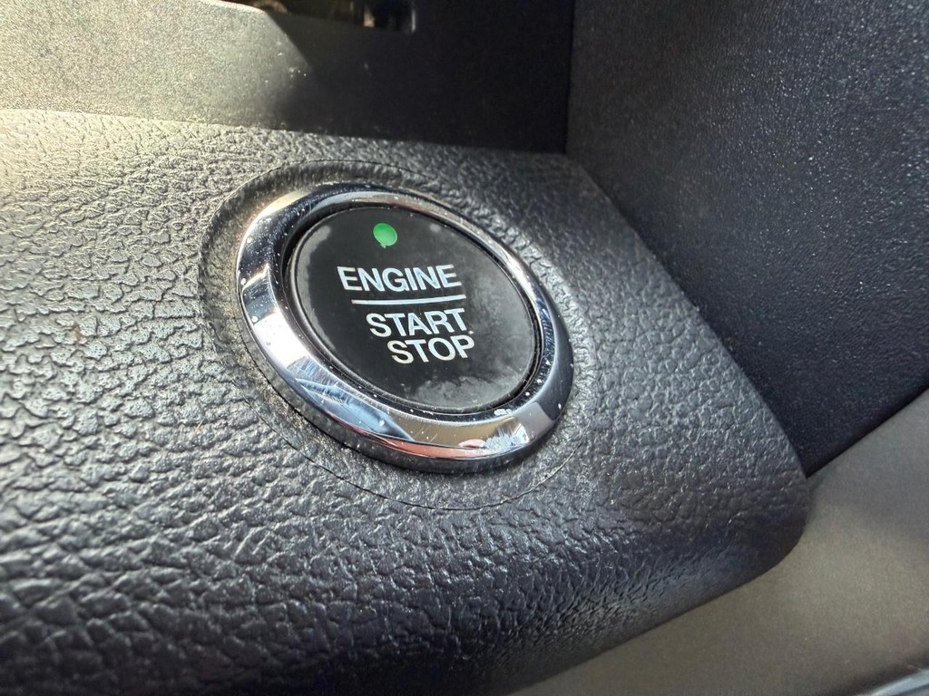 Ford F-150 Vehicle Full-screen Gallery Image 35