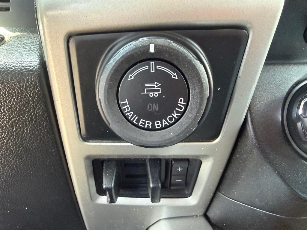 Ford F-150 Vehicle Full-screen Gallery Image 37