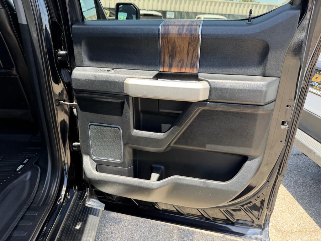 Ford F-150 Vehicle Full-screen Gallery Image 41
