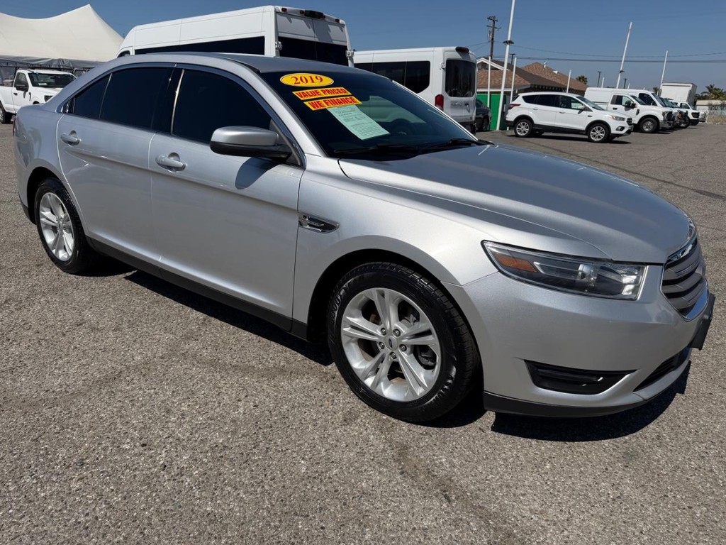 Ford Taurus Vehicle Full-screen Gallery Image 03