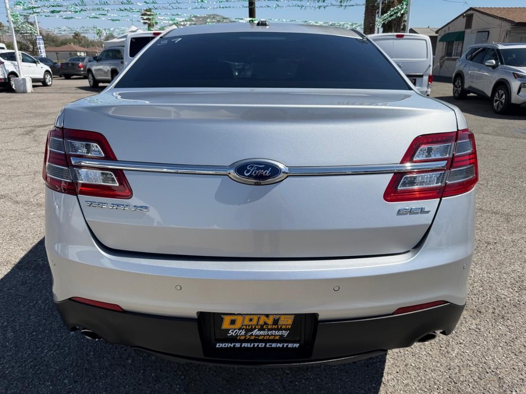 Ford Taurus Vehicle Full-screen Gallery Image 08