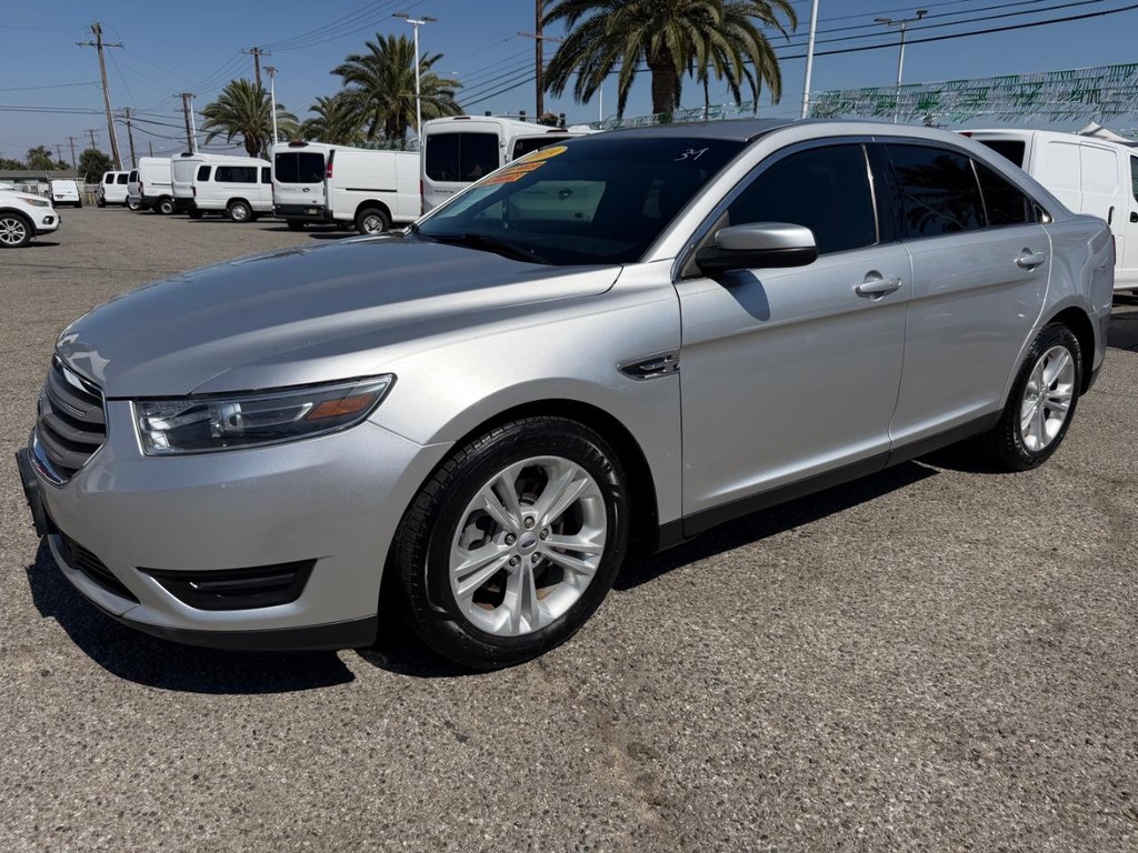 Ford Taurus Vehicle Full-screen Gallery Image 12