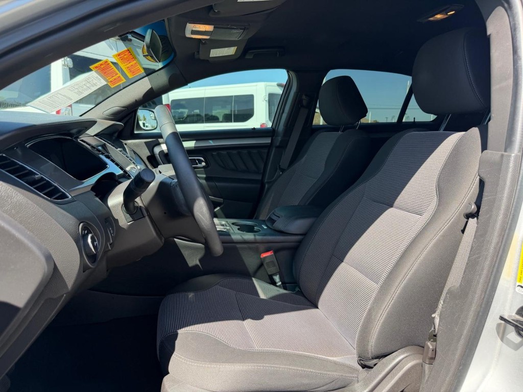 Ford Taurus Vehicle Full-screen Gallery Image 19