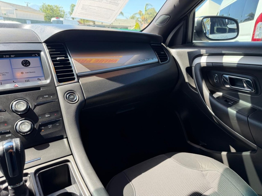Ford Taurus Vehicle Full-screen Gallery Image 27