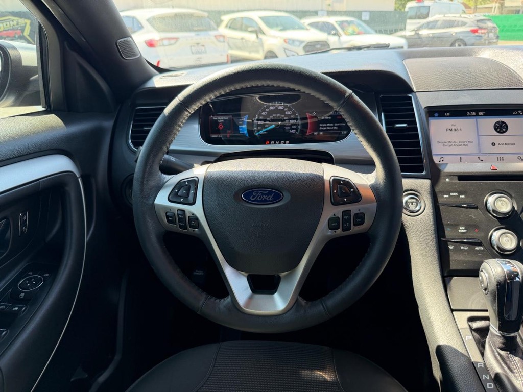 Ford Taurus Vehicle Full-screen Gallery Image 28
