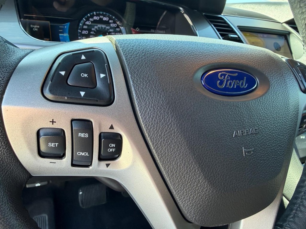 Ford Taurus Vehicle Full-screen Gallery Image 29