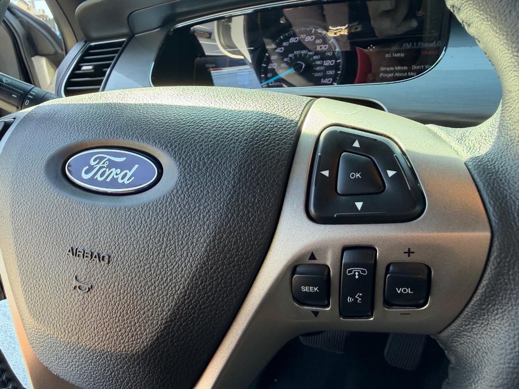 Ford Taurus Vehicle Full-screen Gallery Image 30