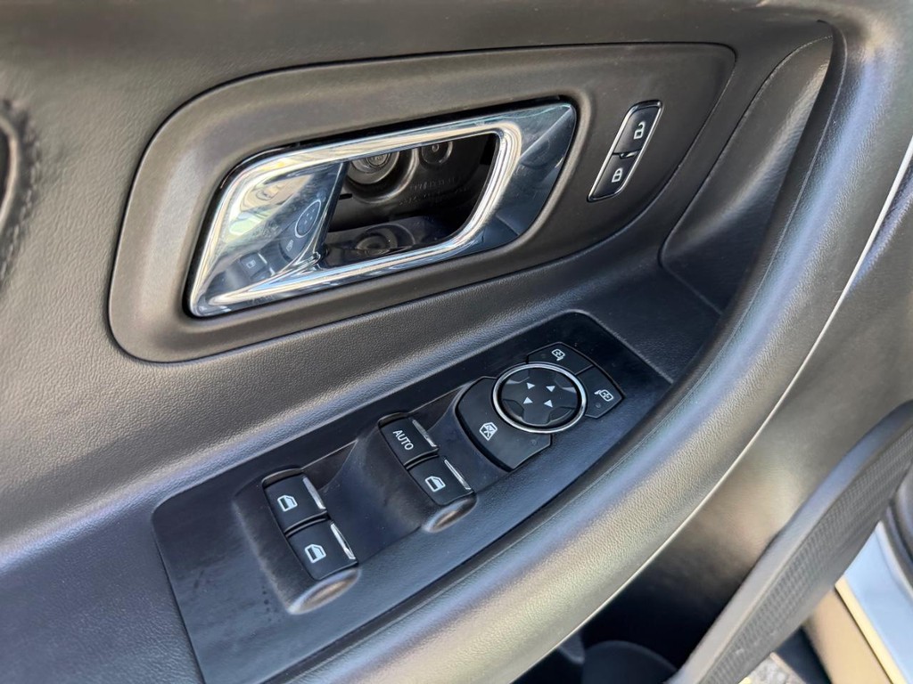 Ford Taurus Vehicle Full-screen Gallery Image 32