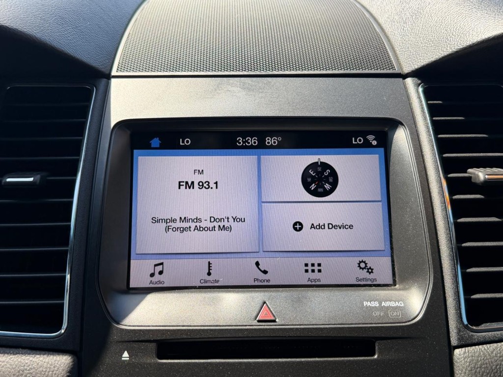 Ford Taurus Vehicle Full-screen Gallery Image 35
