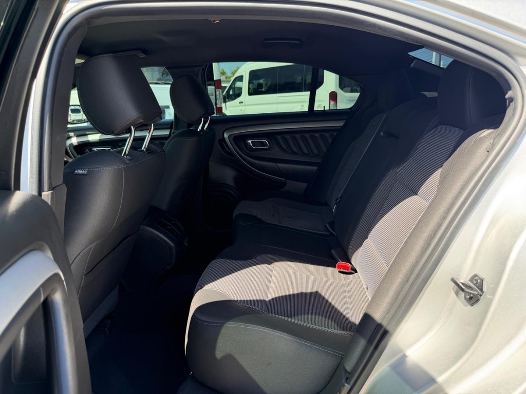 Ford Taurus Vehicle Full-screen Gallery Image 40