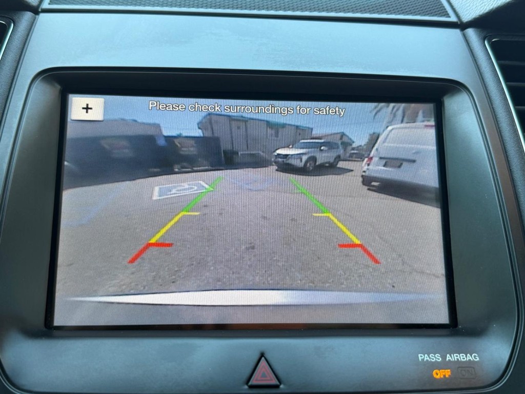 Ford Taurus Vehicle Full-screen Gallery Image 41