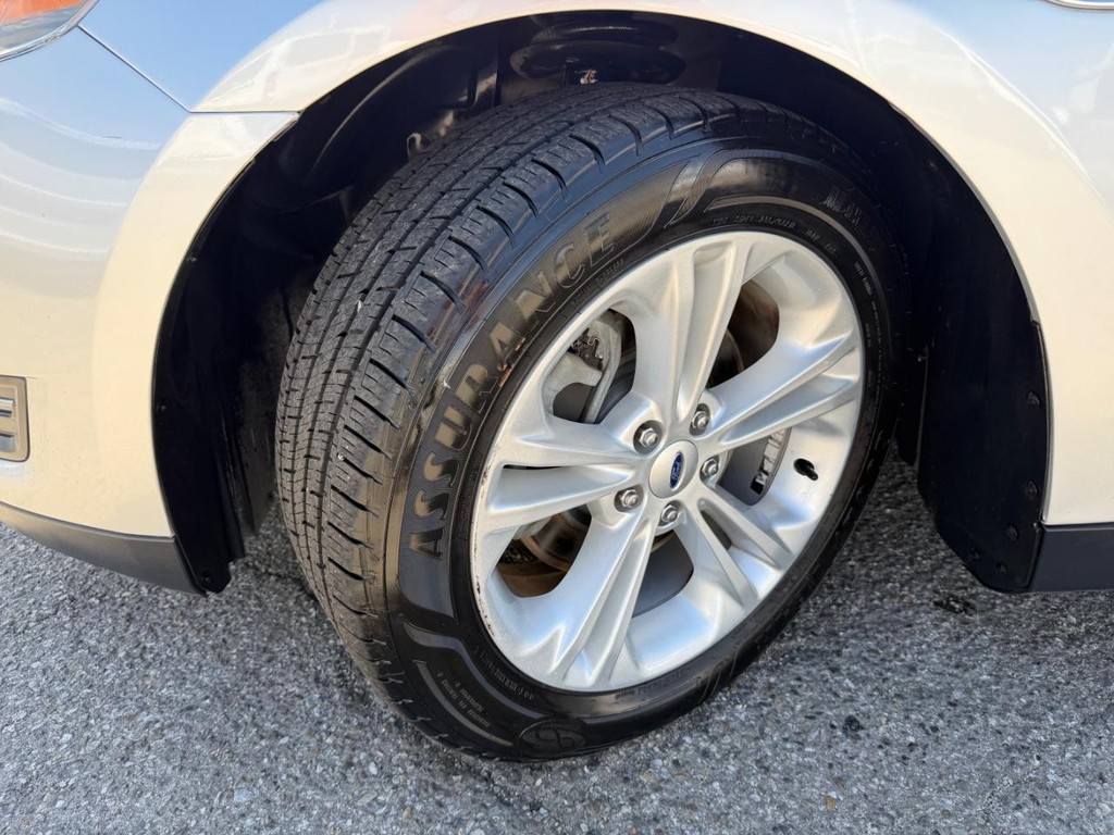 Ford Taurus Vehicle Full-screen Gallery Image 43