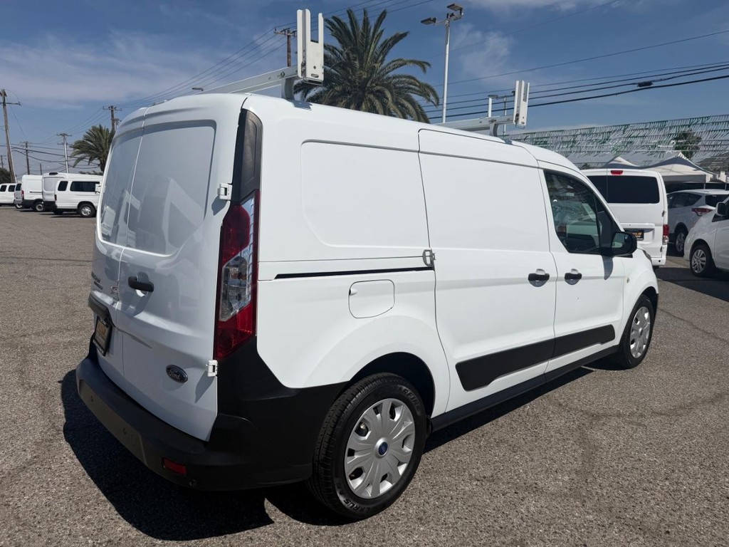 Ford Transit Connect Vehicle Full-screen Gallery Image 07