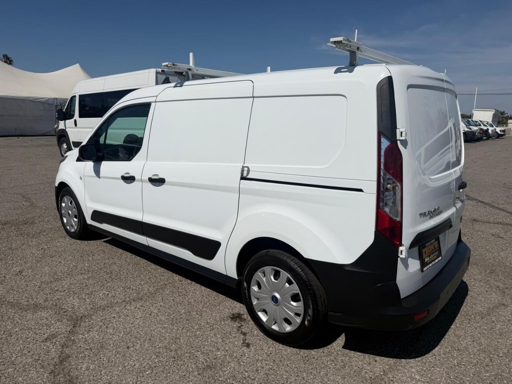 Ford Transit Connect Vehicle Full-screen Gallery Image 10