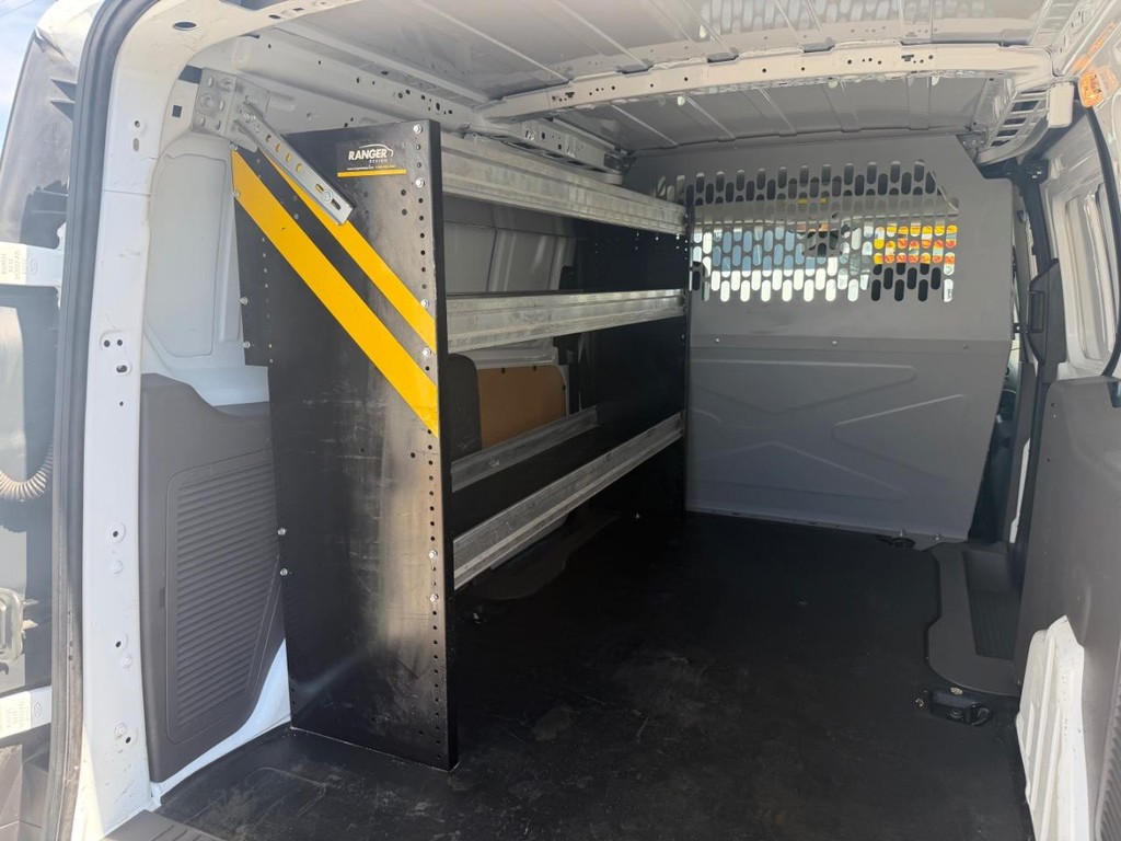 Ford Transit Connect Vehicle Full-screen Gallery Image 17
