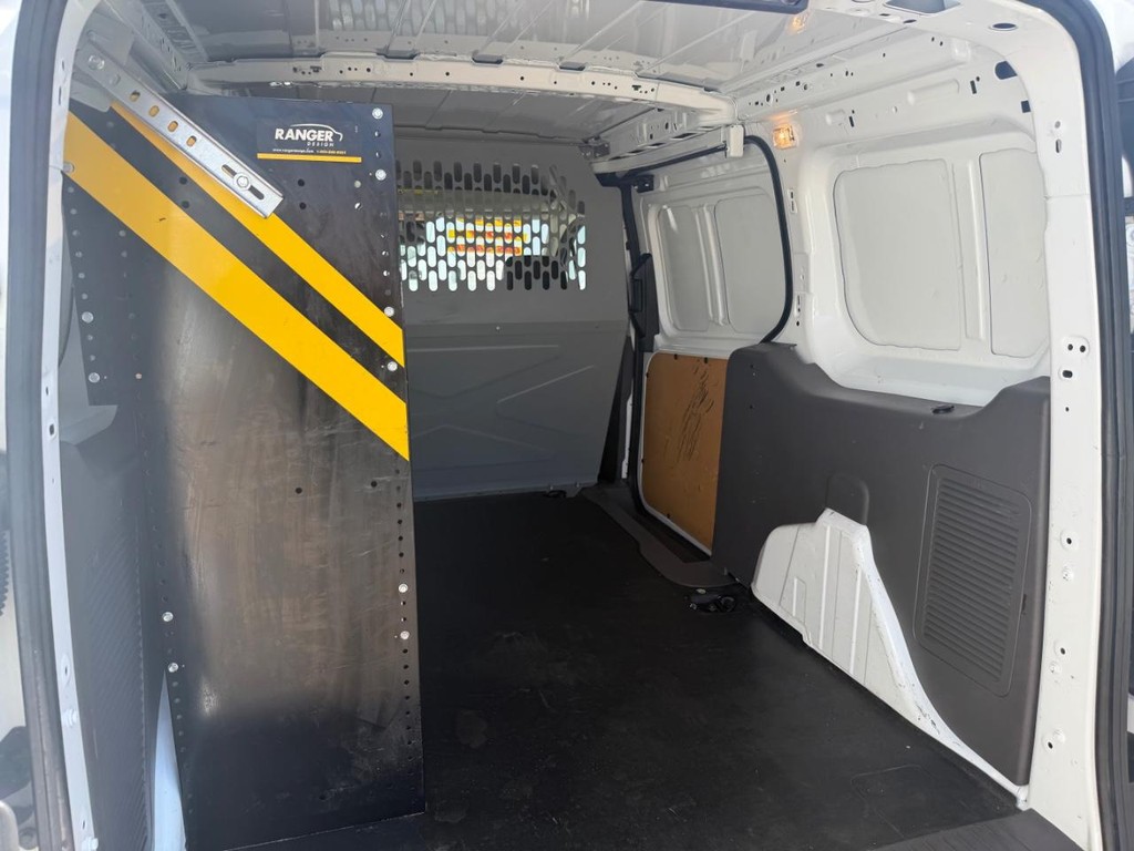 Ford Transit Connect Vehicle Full-screen Gallery Image 18