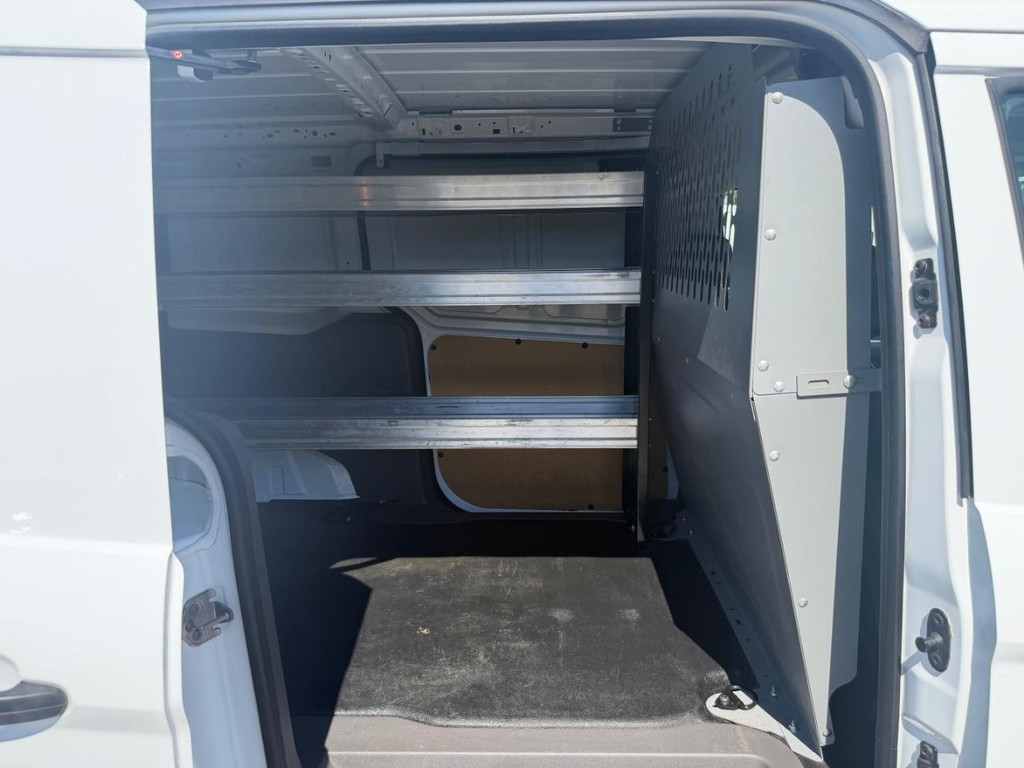 Ford Transit Connect Vehicle Full-screen Gallery Image 19