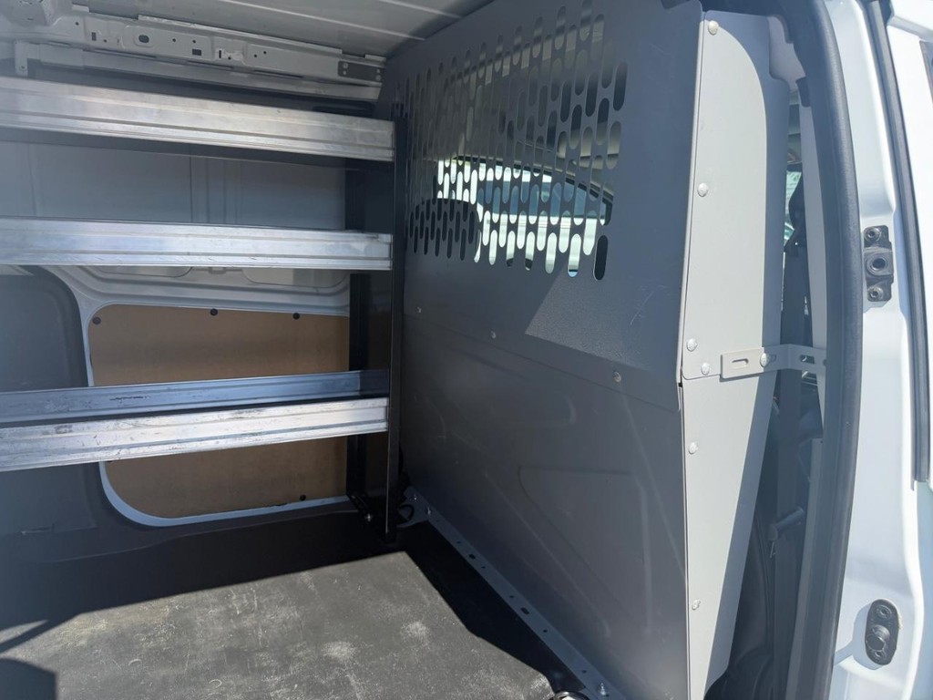Ford Transit Connect Vehicle Full-screen Gallery Image 20