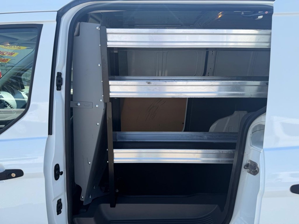 Ford Transit Connect Vehicle Full-screen Gallery Image 22
