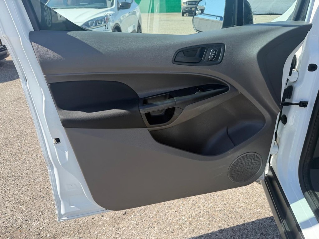 Ford Transit Connect Vehicle Full-screen Gallery Image 25