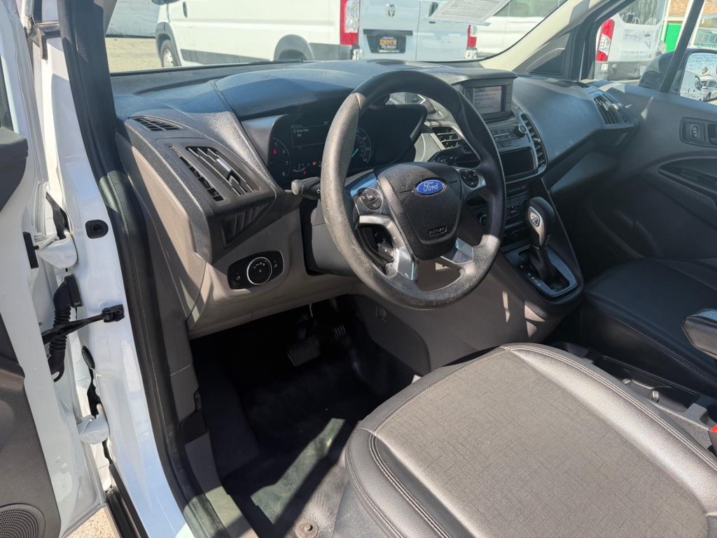 Ford Transit Connect Vehicle Full-screen Gallery Image 26